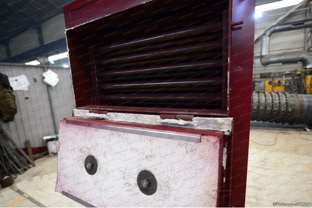 Твердотопливный котел 0.25 МВт - люк для очистки конвективной части